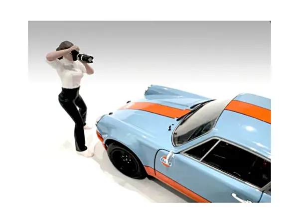 "Photographers" Figure #2 for 1/18 Scale Models by American Diorama #3