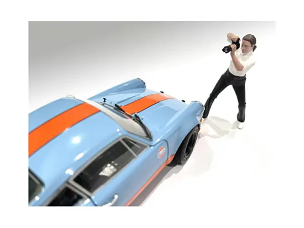 "Photographers" Figure #2 for 1/24 Scale Models by American Diorama #3