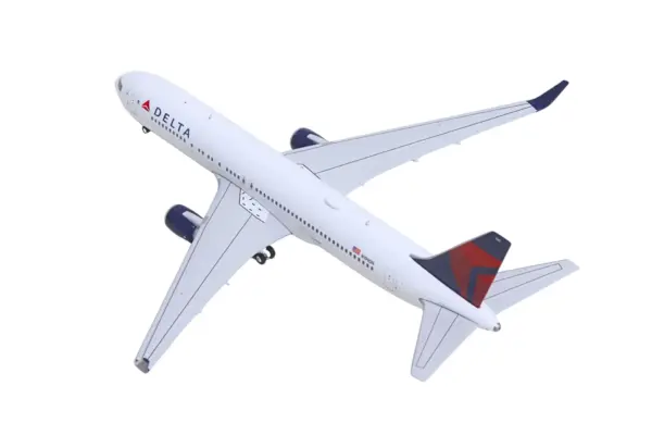 Boeing 767-300ER Commercial Aircraft "Delta Air Lines" (N199DN) White with Red and Blue Tail 1/400 Diecast Model by GeminiJets #4