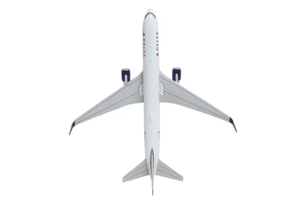 Boeing 767-300ER Commercial Aircraft "Delta Air Lines" (N199DN) White with Red and Blue Tail 1/400 Diecast Model by GeminiJets #5