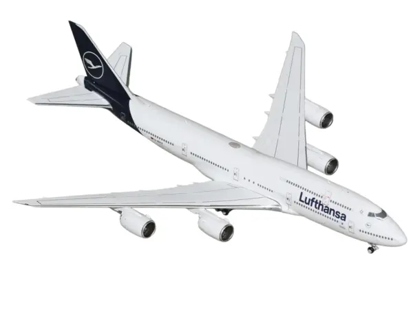 Boeing 747-8I Commercial Aircraft "Lufthansa" (D-ABYA) White with Dark Blue Tail 1/400 Diecast Model GeminiJets #2