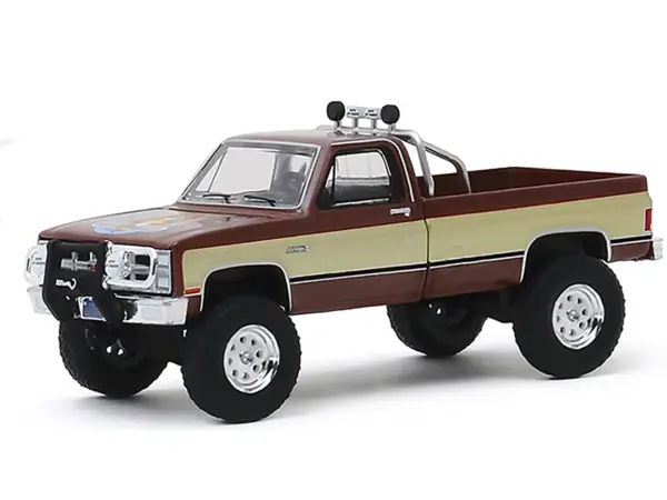 1982 GMC K-2500 Pickup Truck Brown Metallic with Gold Stripes "Fall Guy Stuntman Association" "The Fall Guy" (1981-1986) TV Series "Hollywood Series" Release 26 1/64 Diecast Model Car by Greenlight #2