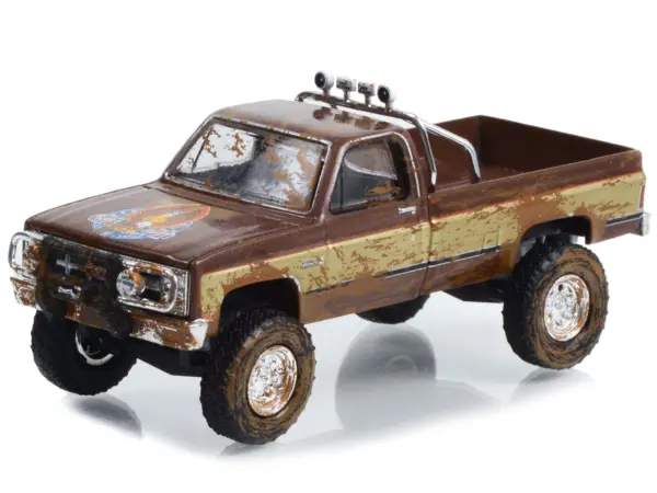 1982 GMC K-2500 Sierra Grande Pickup Truck Brown and Gold (Dirty Version) "Fall Guy Stuntman Association" Hollywood Special Edition 1/64 Diecast Model Car by Greenlight #2