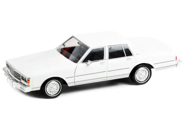 1980 Chevrolet Caprice Classic White "The A-Team" (1983-1987) TV Series "Artisan Collection" 1/18 Diecast Model Car by Greenlight #3