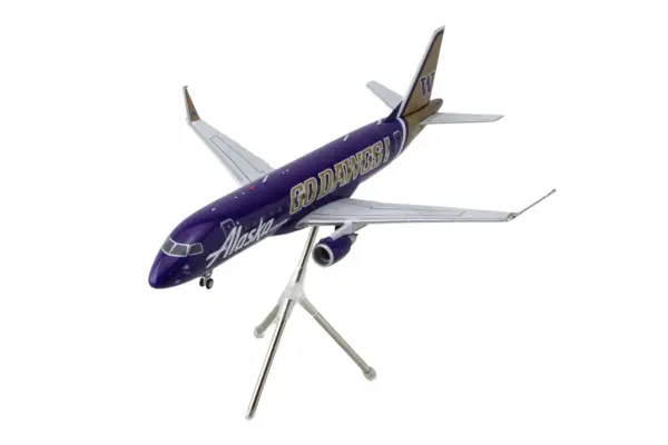 Embraer ERJ-175 Commercial Aircraft "Alaska Airlines/Horizon - University of Washington Huskies" (N662QX) Purple with Gold Tail "Gemini 200" Series 1/200 Diecast Model Airplane by GeminiJetsG2ASA1287 #2