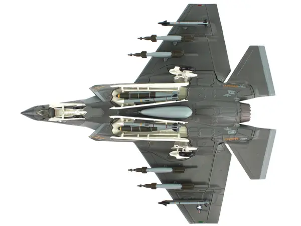 Lockheed F-35C Lightning II Aircraft "VMFA-251" (2024) United States Marine Corps "Air Power Series" 1/72 Diecast Model by Hobby Master #4