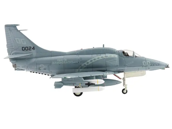 Douglas A-4M Skyhawk Aircraft "VMA-131 Diamondbacks" (1993) United States Marines "Air Power Series" 1/72 Diecast Model by Hobby Master #2