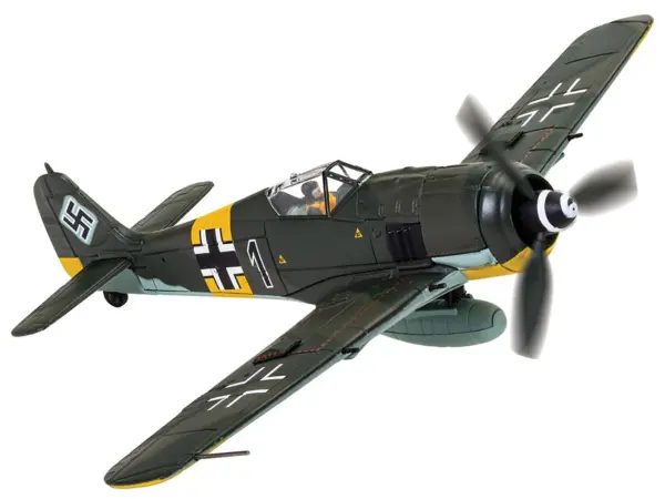 Focke-Wulf Fw 190A-8 Fighter Aircraft "Black 1 Oberleutnant Otto Kittel 2./JG54" (1945) German Luftwaffe "The Aviation Archive" Series 1/72 Diecast Model by Corgi #2