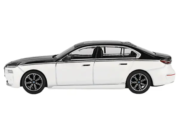 BMW i7 xDrive60 Dravit Alpine White and Black Sapphire Limited Edition 1/64 Diecast Model Car by Mini GT #2