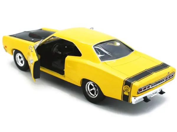 1969 Dodge Coronet Super Bee Yellow 1/24 Diecast Car Model by Motormax #4