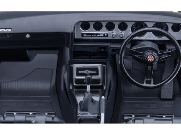 Nissan Skyline 2000GT-R (KPGC110) Tuned Version RHD (Right Hand Drive) White 1/18 Model Car by Autoart #3