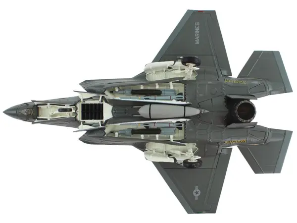 Lockheed Martin F-35B Lightning II Aircraft "Black Death VMFA-542 MCAS Cherry Point" (2023) United States Marine Corps "Air Power Series" 1/72 Diecast Model by Hobby Master #4