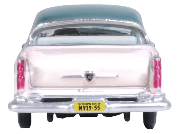 1955 Chrysler New Yorker Deluxe St. Regis Jade Green Metallic and Cream 1/87 (HO) Scale Diecast Model Car by Oxford Diecast #4