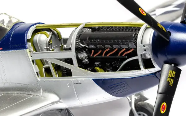 Level 4 Model Kit North American P-51D Mustang Aircraft with 2 Scheme Options 1/24 Plastic Model Kit by Airfix #4