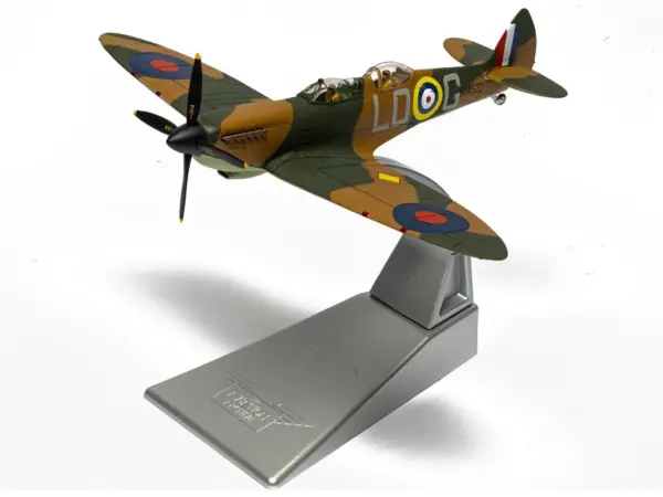 Supermarine Spitfire T.9 Aircraft "SM520 Spitfires.com Goodwood Aerodrome" British Royal Air Force "The Aviation Archive" Series 1/72 Diecast Model by Corgi #5