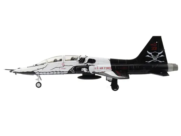 Northrop T-38C Talon Aircraft "65-10331 FAIP Scheme 87th FTS Laughlin AFB" (2021) United States Air Force "Air Power Series" 1/72 Diecast Model by Hobby Master #2