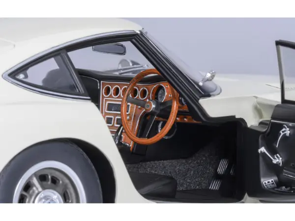 1967 Toyota 2000GT RHD (Right Hand Drive) White 1/18 Model Car by Autoart #4