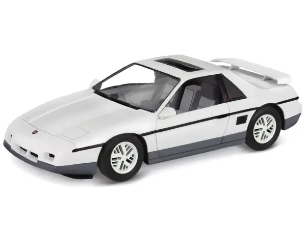 Level 4 Model Kit 1985 Pontiac Fiero GT 1/24 Scale Model by Revell #2