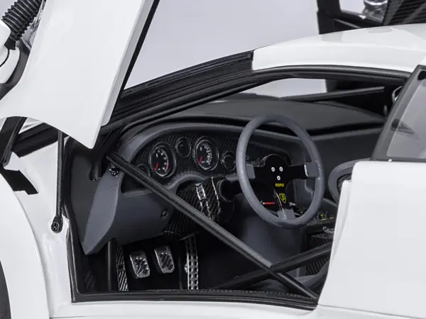 Lamborghini Diablo GTR Impact White 1/18 Model Car by Autoart #4