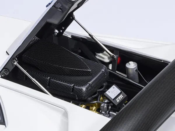 Lamborghini Diablo GTR Impact White 1/18 Model Car by Autoart #5