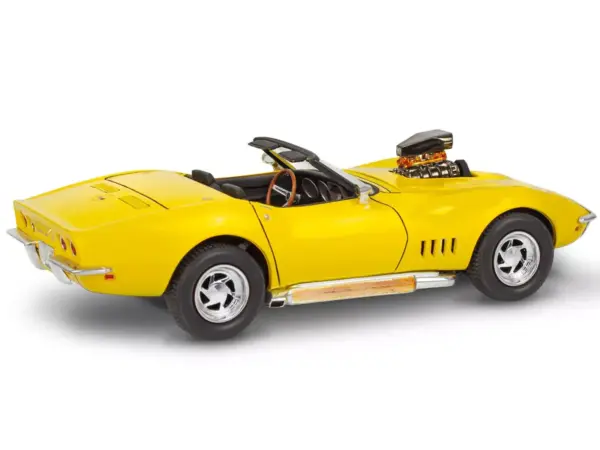 Level 4 Model Kit 1968 Chevrolet Corvette L/88 Convertible 2-in-1 1/25 Scale Model by Revell #4