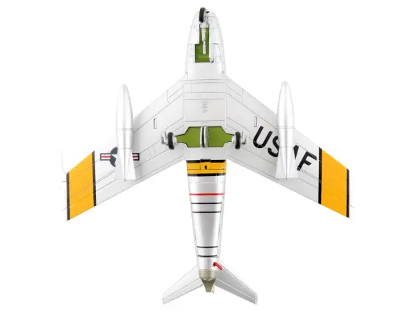 North American F-86E Sabre Fighter Aircraft "51-2752 Colonel George Andrew Davis Jr. 4th FIG 334th FIS" (1952) United States Air Force "Air Power Series" 1/72 Diecast Model by Hobby Master #4