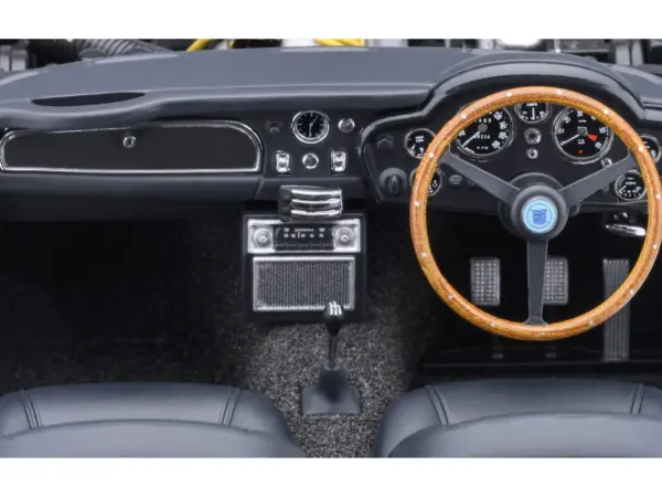 Aston Martin DB5 RHD (Right Hand Drive) Birch Silver 1/18 Model Car by Autoart #4