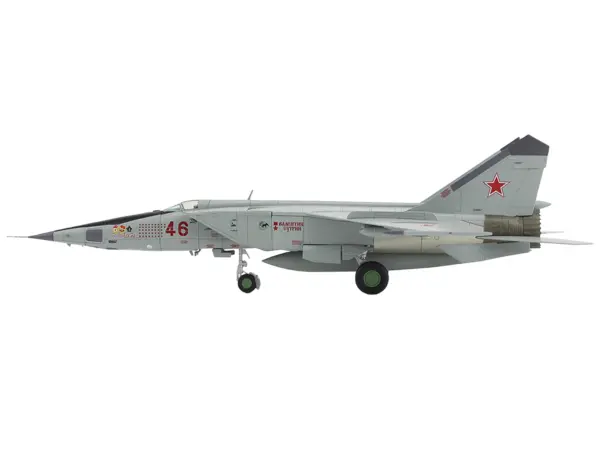 Mikoyan-Gurevich MiG-25RBT Aircraft "Red 46 47th Guards Reconnaissance Aviation Regiment 2nd Squadron" (2001) Russian Air Force "Air Power Series" 1/72 Diecast Model by Hobby Master #2