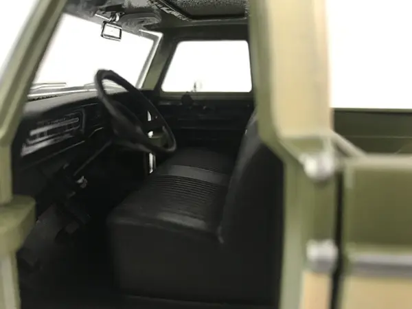 1969 Ford F-100 Pickup Truck Light Green and Cream 1/24 Diecast Model Car by Motormax #2