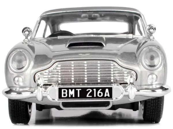 Aston Martin DB5 RHD (Right Hand Drive) Silver Metallic James Bond 007 "Goldfinger" (1964) Movie "James Bond Collection" Series 1/24 Diecast Model Car by Motormax #3