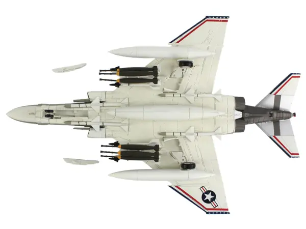 McDonnell Douglas F-4J Phantom II Fighter-Bomber Aircraft "153828 MCAS Iwakuni Japan" (1976) United States Marine Corps "Air Power Series" 1/72 Diecast Model by Hobby Master #4
