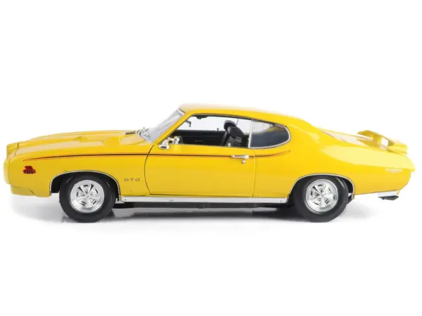 1969 Pontiac GTO Judge Yellow 1/18 Diecast Model Car by Motormax #3