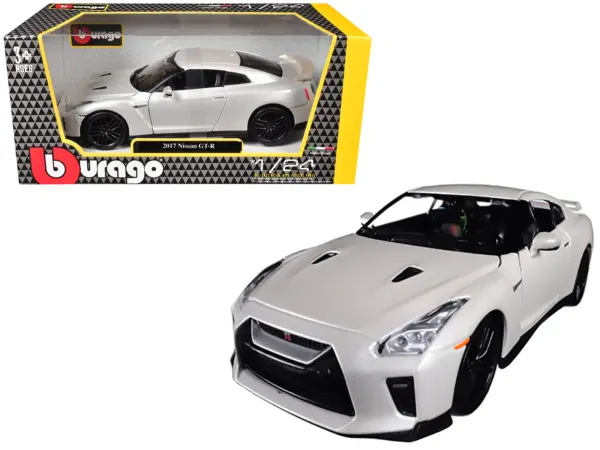 2017 Nissan GT-R R35 White 1/24 Diecast Model Car by Bburago #1