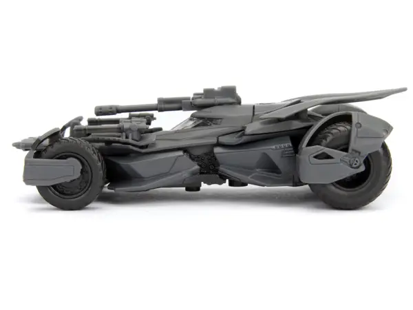 "Justice League" Movie Batmobile 1/32 Diecast Model Car by Jada #2