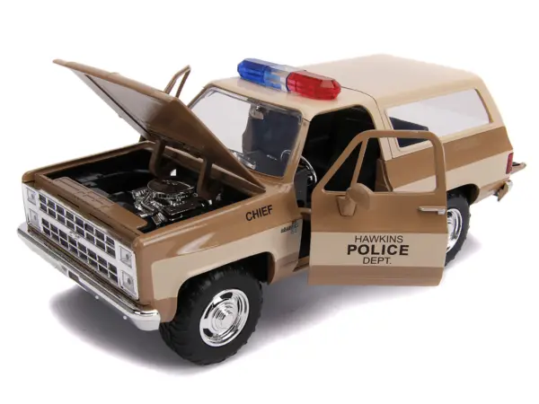 Hopper's Chevrolet Blazer with Police Badge "Hawkins Police Dept." "Stranger Things" (2016) TV Series 1/24 Diecast Model Car by Jada #2