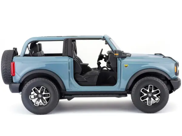 2021 Ford Bronco Badlands Blue "Special Edition" 1/18 Diecast Model Car by Maisto #4