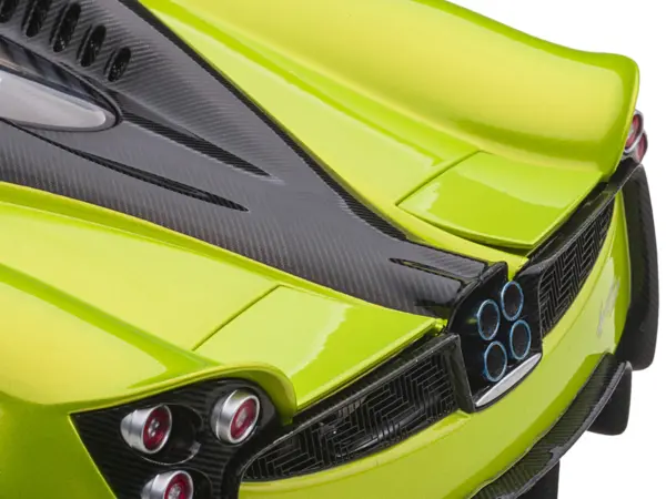 Pagani Huayra Roadster Verde Firenze Green Metallic and Carbon with Luggage Set 1/18 Model Car by Autoart #4