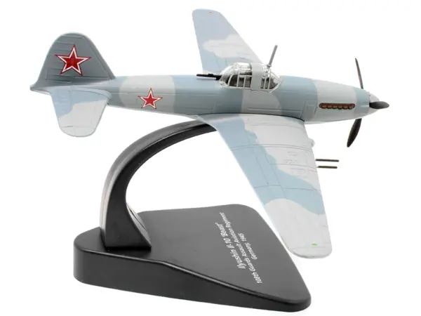 Ilyushin Il-10 "Beast" War Plane 108th Guards Assault Aviation Regiment Germany (1945) "Oxford Aviation" Series 1/72 Diecast Model Airplane by Oxford Diecast #2