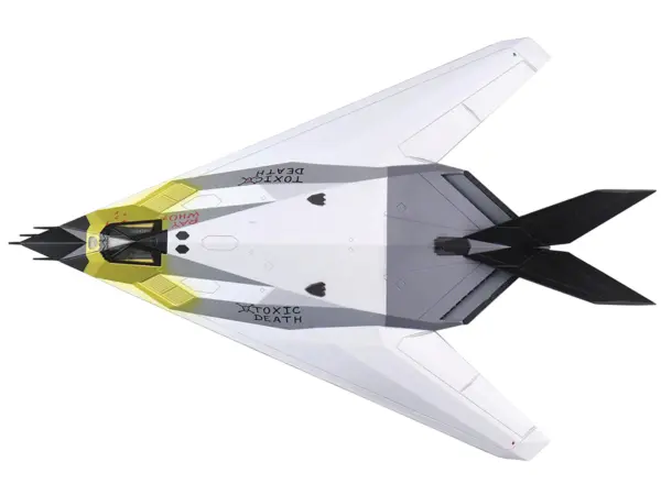 Lockheed F-117A Nighthawk Stealth Aircraft "Toxic Death" (1991) "Air Power Series" 1/72 Diecast Model by Hobby Master #3