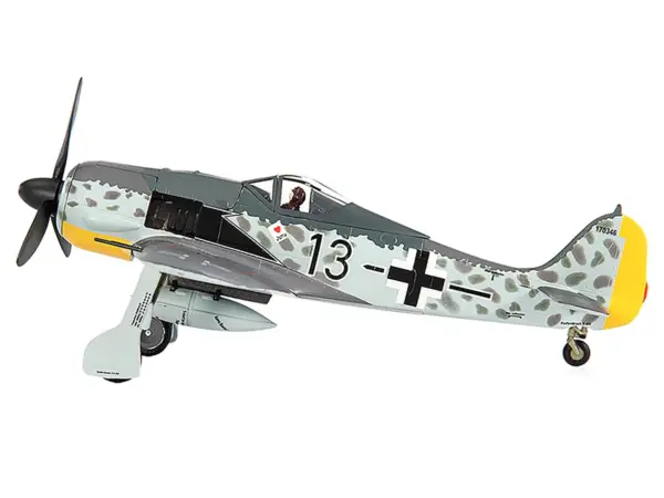 Focke-Wulf Fw 190A-8 Fighter Aircraft "JG 26 Schlageter France" (1945) German Luftwaffe 1/72 Diecast Model by JC Wings #2