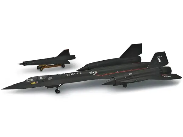 Level 4 Model Kit Lockheed SR-71 Blackbird Reconnaissance Aircraft 1/72 Scale Model by Revell #2