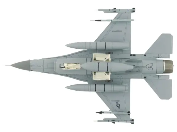 Lockheed F-16D Fighting Falcon Fighter Aircraft "85-1572 Edwards Air Force Base" (2024) United States Air Force "Air Power Series" 1/72 Diecast Model by Hobby Master #4