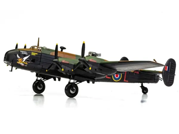 Handley Page Halifax MkV Bomber Aircraft "DK186 London’s Revenge - L for Lana No. 427 Squadron RAF Leeming" (1943) Royal Canadian Air Force "The Aviation Archive" Series 1/72 Diecast Model by Corgi #2