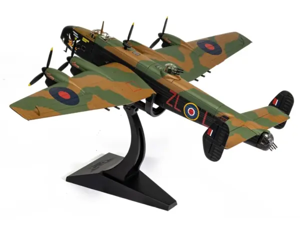 Handley Page Halifax MkV Bomber Aircraft "DK186 London’s Revenge - L for Lana No. 427 Squadron RAF Leeming" (1943) Royal Canadian Air Force "The Aviation Archive" Series 1/72 Diecast Model by Corgi #3