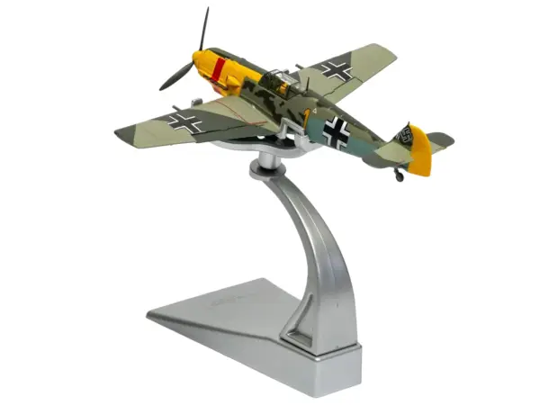 Messerschmitt Bf 109E-4/B Jabo Fighter-Bomber Aircraft "Oberleutnant Walter Rupp 3./JG53 RAF Manston Battle of Britain" (1940) German Luftwaffe "The Aviation Archive" Series 1/72 Diecast Model by Corgi #5