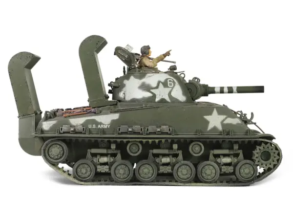Sherman M4 (105) Howitzer Medium Tank "US Army 711th Tank Battalion Okinawa" (1945) "Engine Plus" Series 1/32 Diecast Model by Metal Proud #3