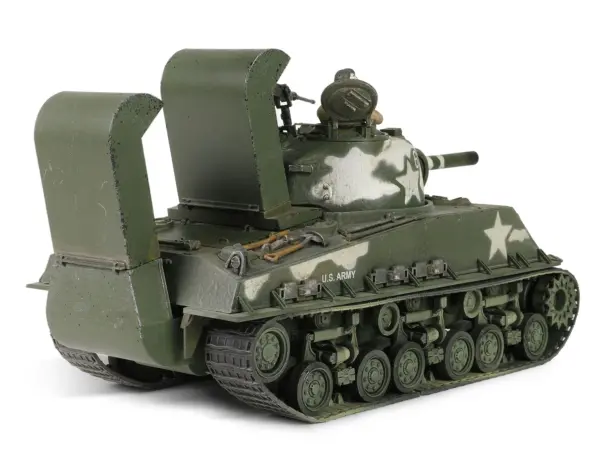 Sherman M4 (105) Howitzer Medium Tank "US Army 711th Tank Battalion Okinawa" (1945) "Engine Plus" Series 1/32 Diecast Model by Metal Proud #5