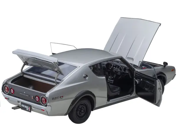 Nissan Skyline 2000GT-R (KPGC110) RHD (Right Hand Drive) Silver Metallic 1/18 Model Car by Autoart #2