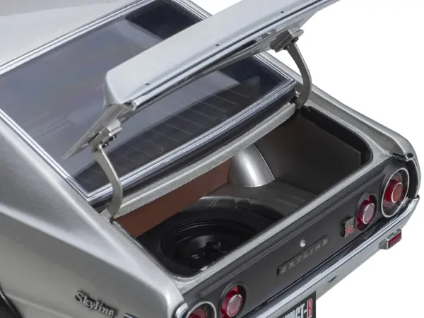 Nissan Skyline 2000GT-R (KPGC110) RHD (Right Hand Drive) Silver Metallic 1/18 Model Car by Autoart #4