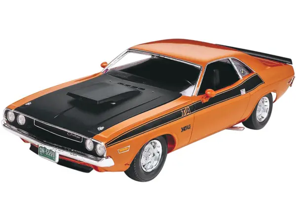 Level 4 Model Kit 1970 Dodge Challenger T/A "Streetburner" 2-in-1 Kit 1/24 Scale Model by Revell #5